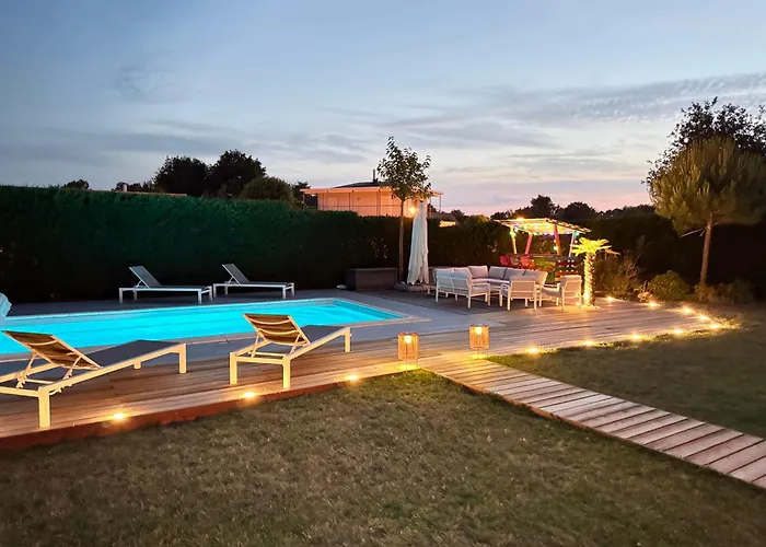 Ares, Villa Mapouchet, Piscine
